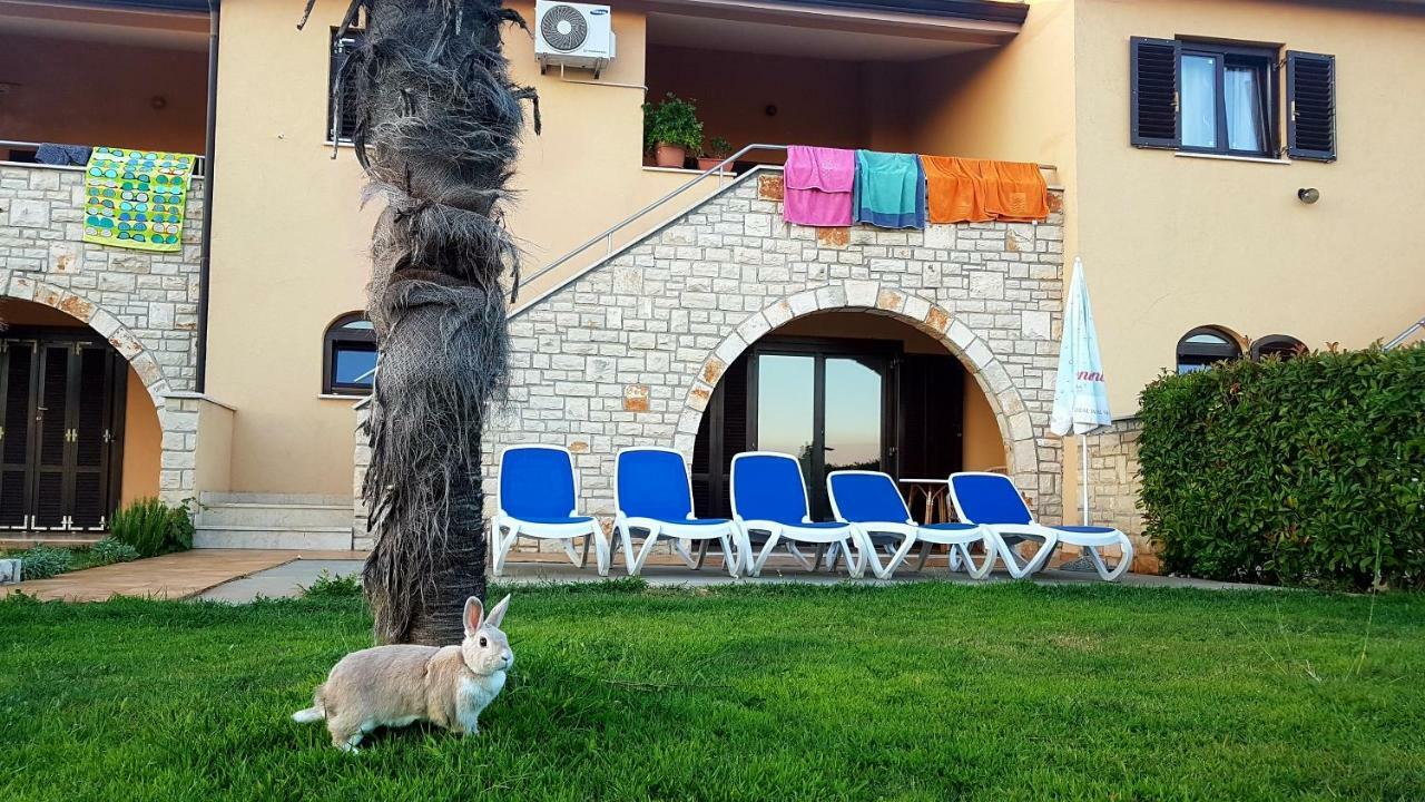 Holiday Home Marina Kastelir Exterior photo